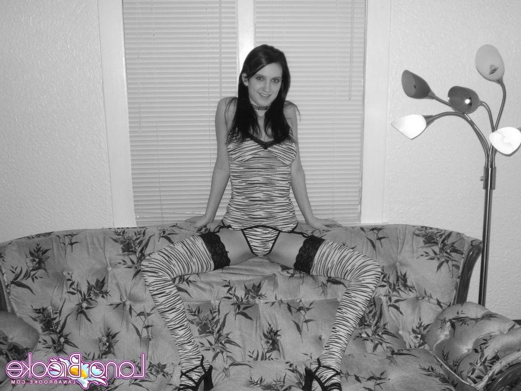 20P Pictures of Lana Brooke having fun on the couch
