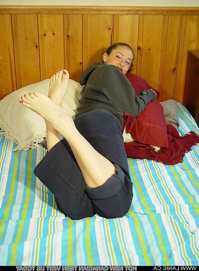 20P Pictures of Lanie.ca getting ready to fuck