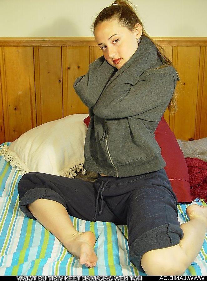 20P Pictures of Lanie.ca getting ready to fuck