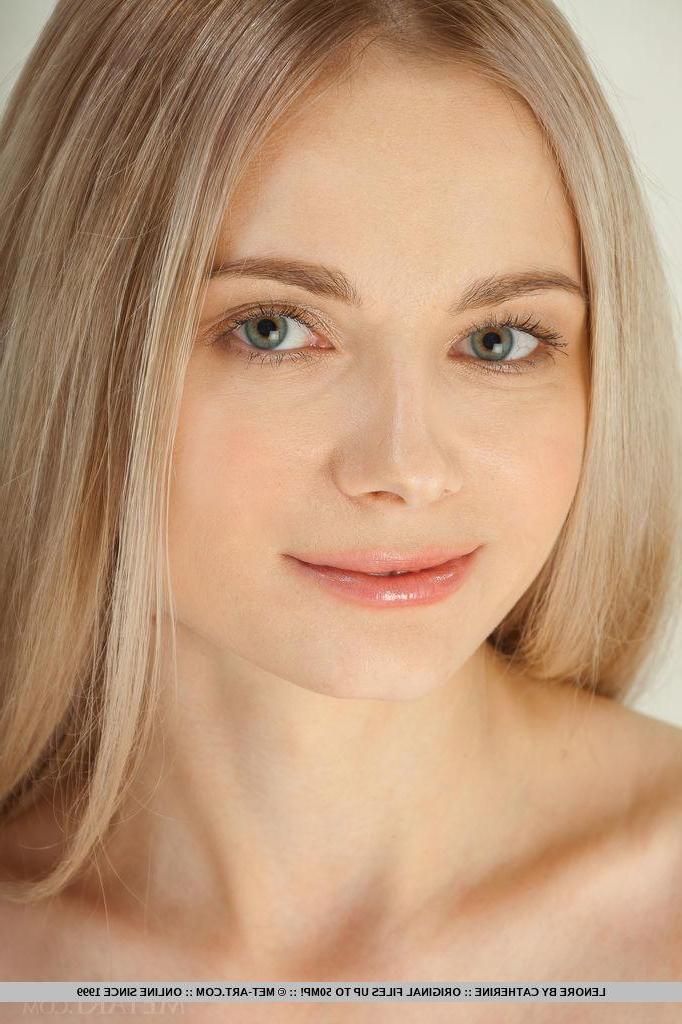 18P Beautiful blonde Lonre offers you her hot nude body
