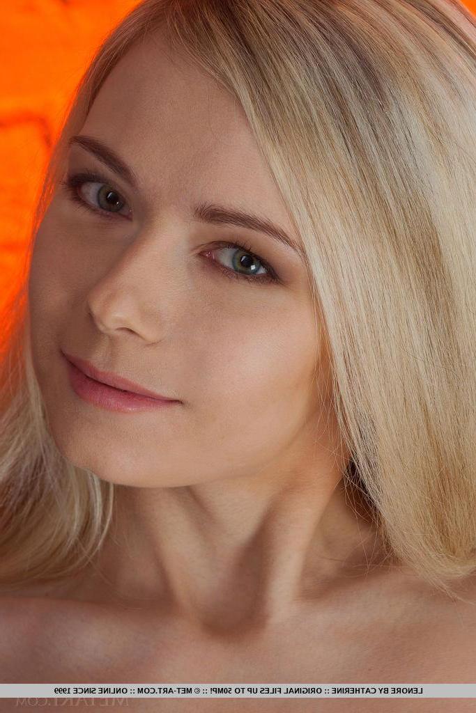 18P Blonde babe Lenore offers you her naked body on the couch