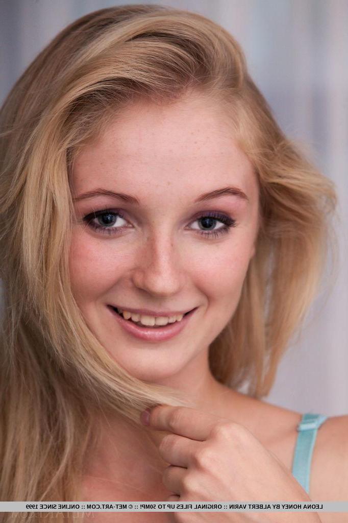 18P Blonde teen Leona Honey gets naked for you in "Enanto"