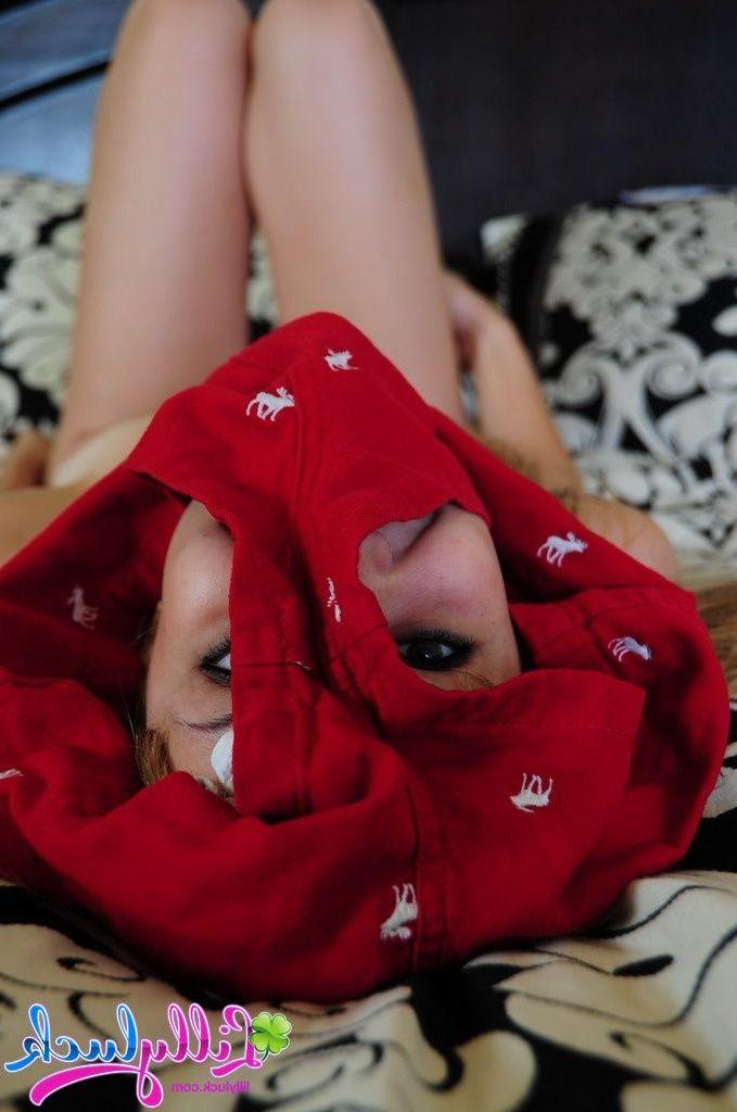 20P Pictures of Lilly Luck naked and ready to fuck
