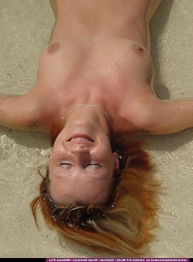 20P Pictures of Lindsey Marshal totally nude on a beach