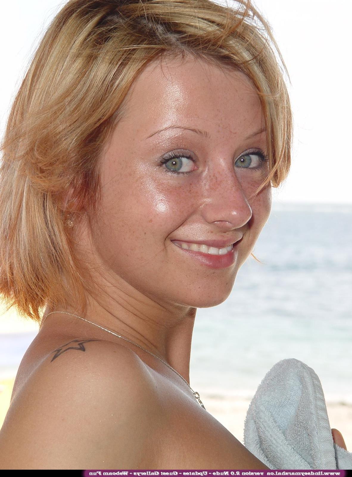 20P Pictures of teen redhead Lindsey Marshal getting nude for you