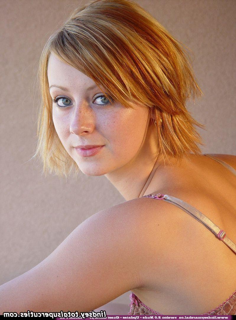 20P Pictures of teen babe Lindsey Marshal showing you her tits and pussy