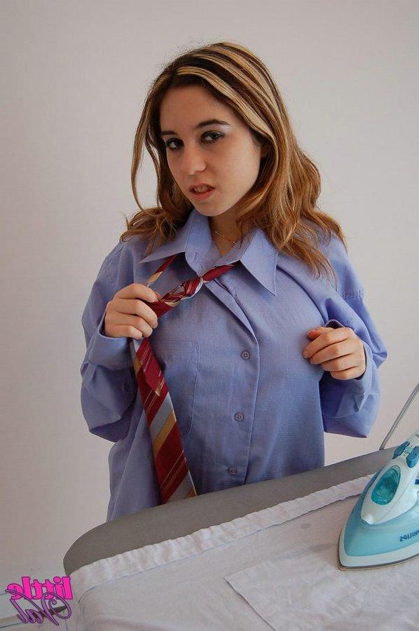 15P Pictures of teen chick Little Val waiting for you to fuck her