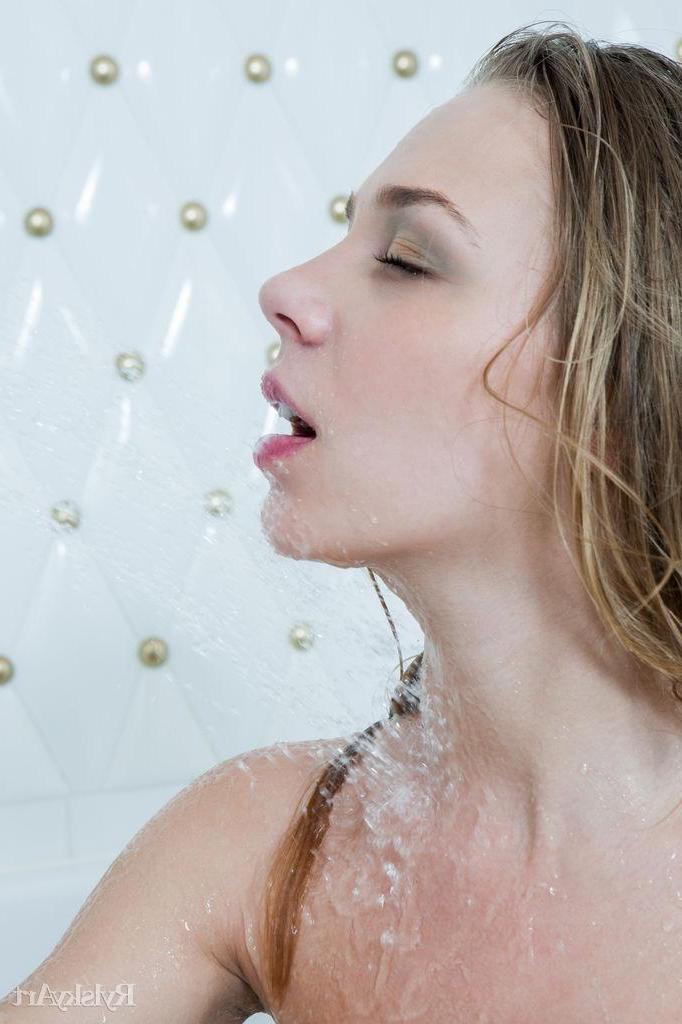 16P Stunning blonde teen Liv A gets all wet for you