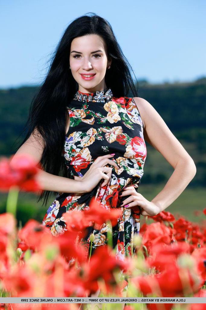 18P Beautiful girl Lola Marron gets naked and spreads for you in "Neretu"