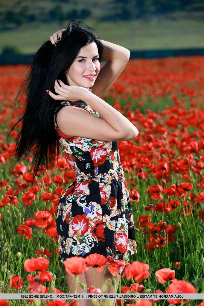 18P Beautiful girl Lola Marron gets naked and spreads for you in "Neretu"