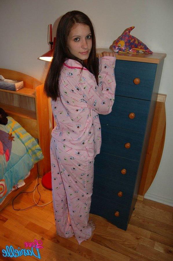 15P Pictures of teen cutie Love Danielle stripping out of her pajamas