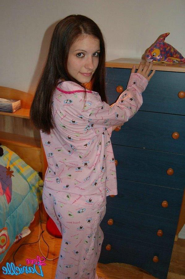 15P Pictures of teen cutie Love Danielle stripping out of her pajamas