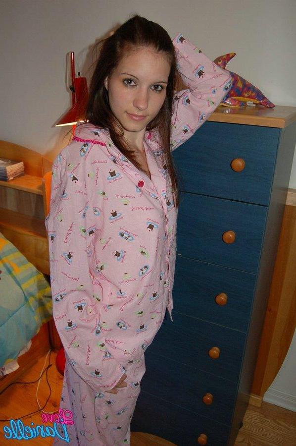 15P Pictures of teen cutie Love Danielle stripping out of her pajamas