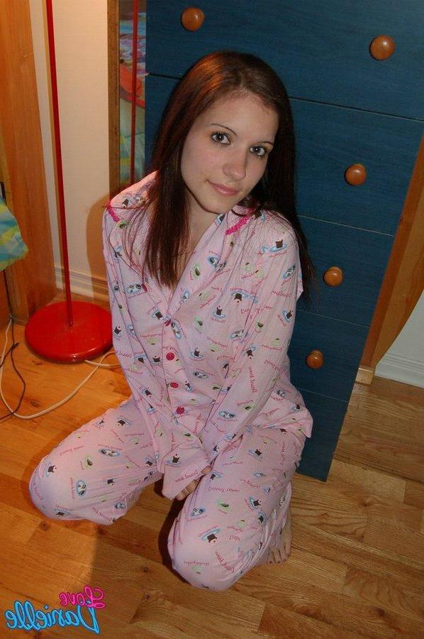15P Pictures of teen cutie Love Danielle stripping out of her pajamas