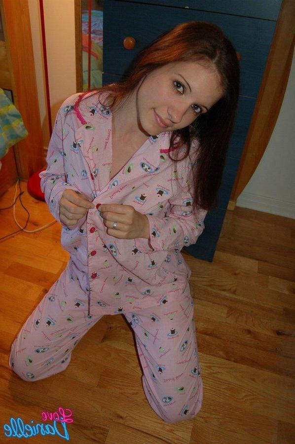 15P Pictures of teen cutie Love Danielle stripping out of her pajamas