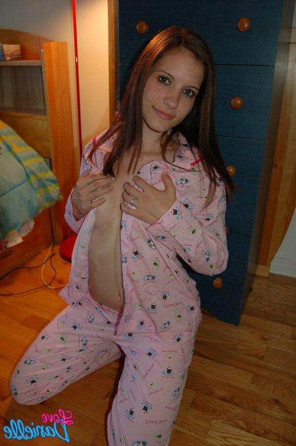 15P Pictures of teen cutie Love Danielle stripping out of her pajamas