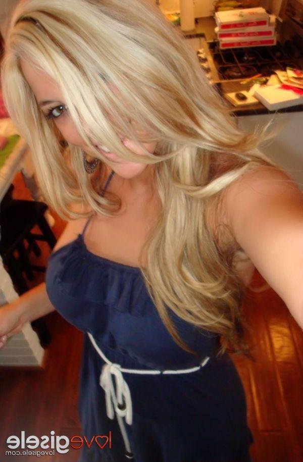 15P Pictures of teen cutie Love Gisele hanging out at home