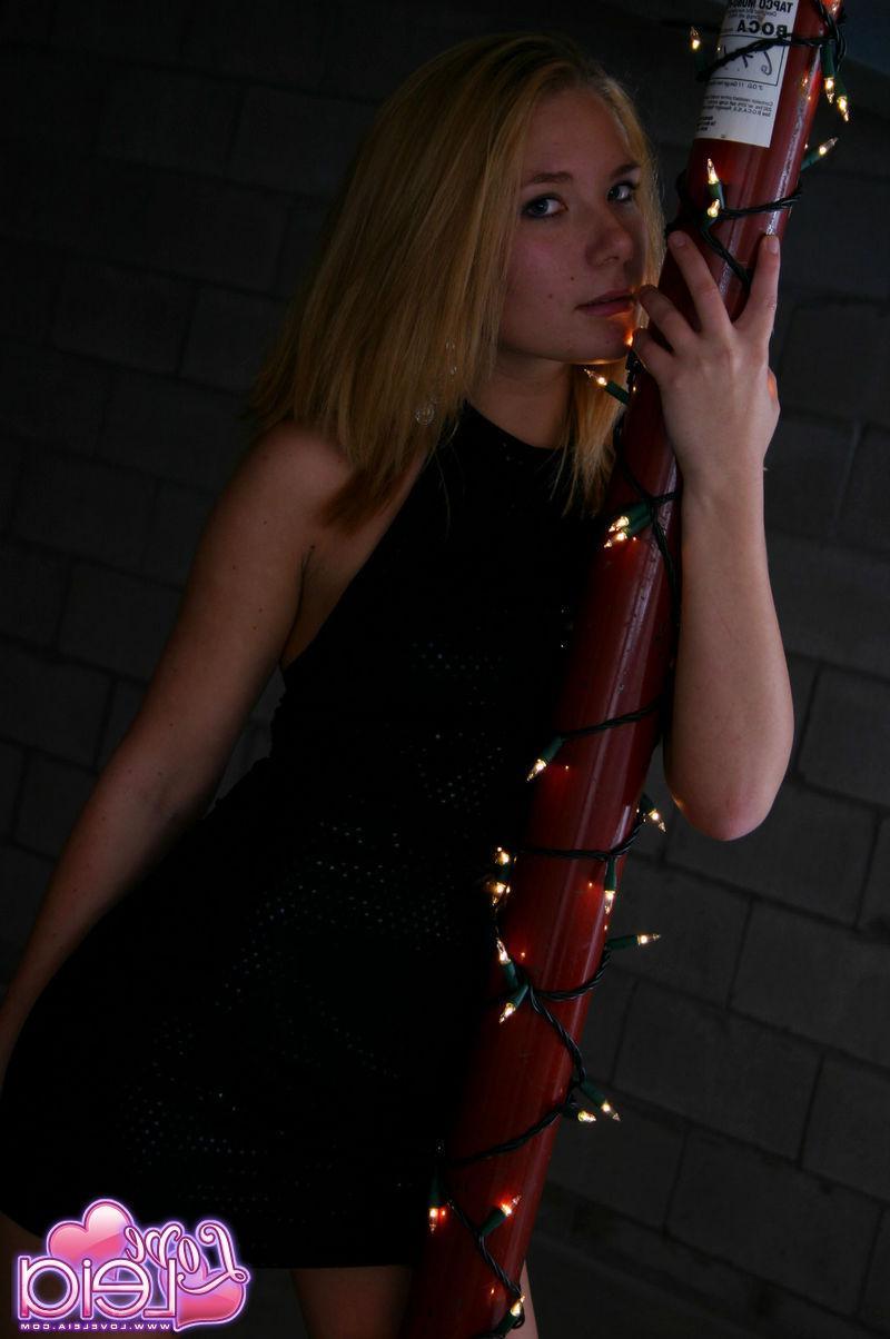 20P Pictures of teen Love Leia working a pole