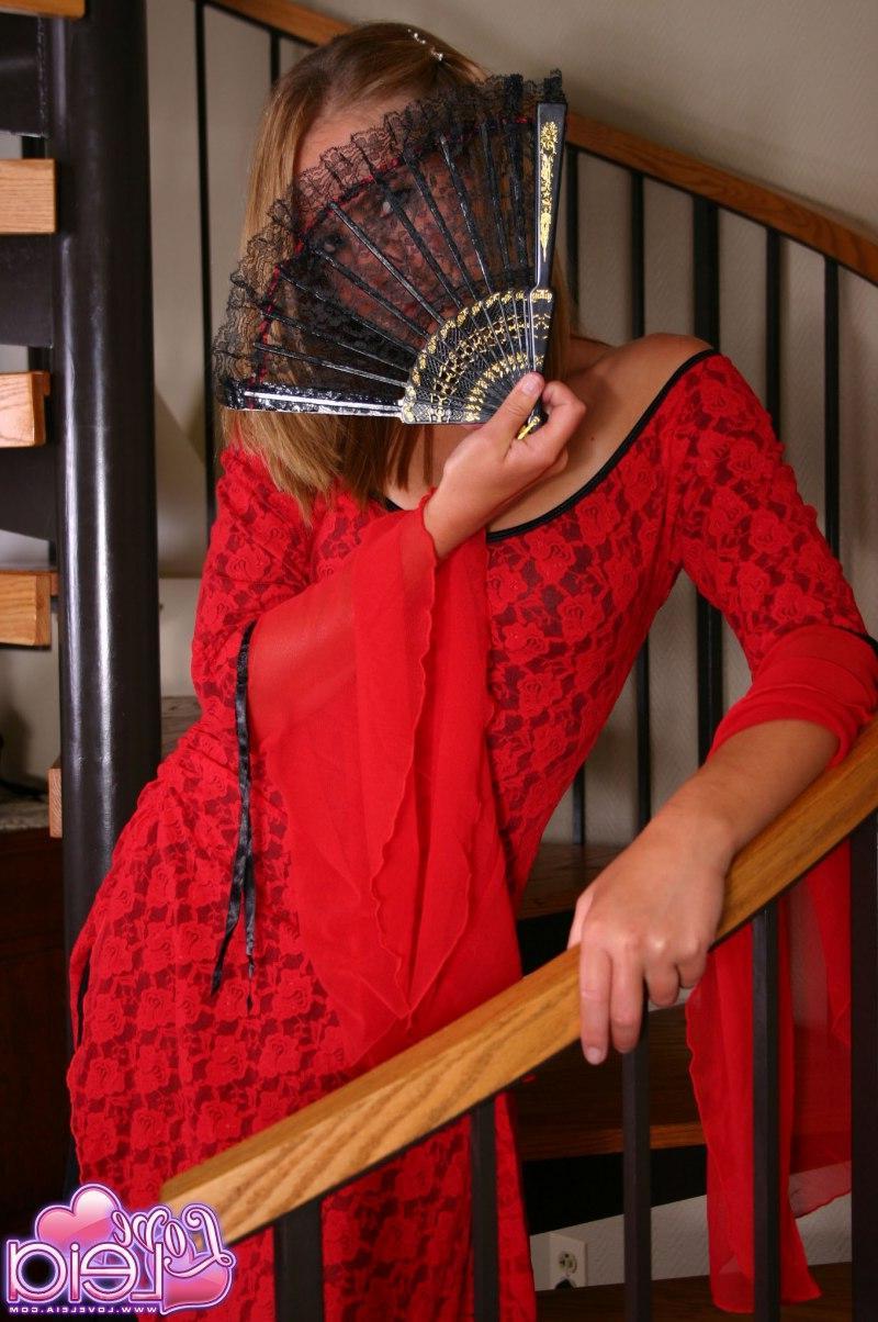 20P Pictures of Love Leia dressed as a hot geisha