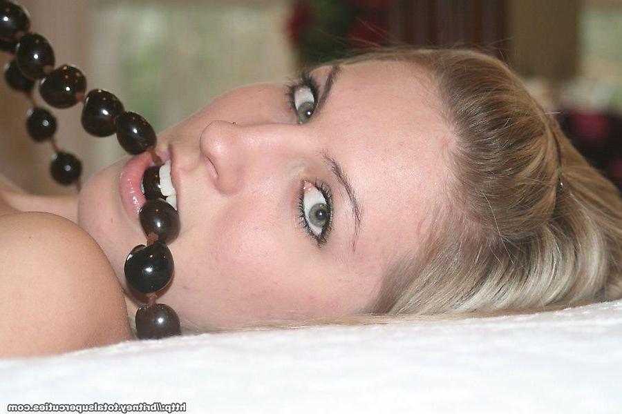 20P Pictures of teen cutie Britney naked and ready to fuck you