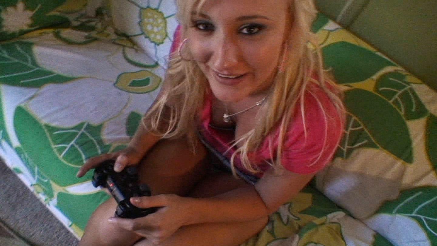 16P Slutty ex Mallory Rae sucks and fucks at home