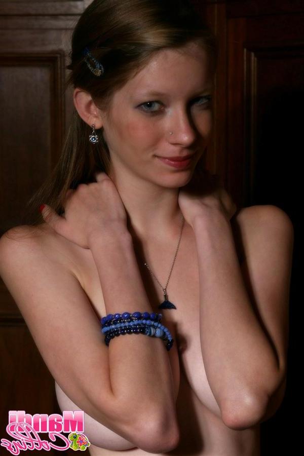 16P Pictures of teen babe Mandi Collins giving your cock a tease