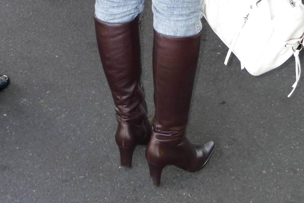 12P Japanese Candids - Feet on the Street 08