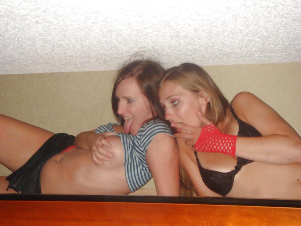 25P TWO HORNY PARTY GIRLS - ERIN & CHELSEA