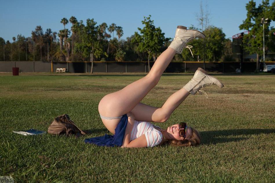 8P Blonde teen Marley Kunis has some fun in her panties
