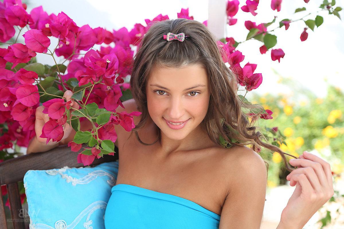 16P Gorgeous teen Masha E presents "I love it in my ass"
