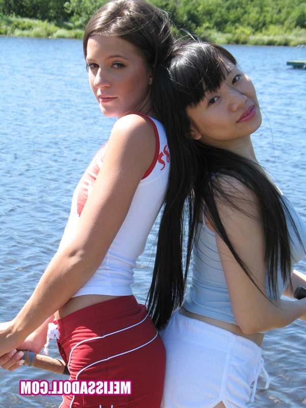 15P Two fabulous teens flashing outside
