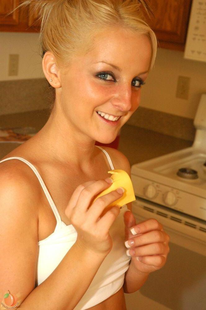 16P Pictures of wet peach Melissa Matters being slutty in the kitchen