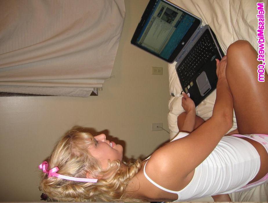 15P Melissa midwest naked in bed