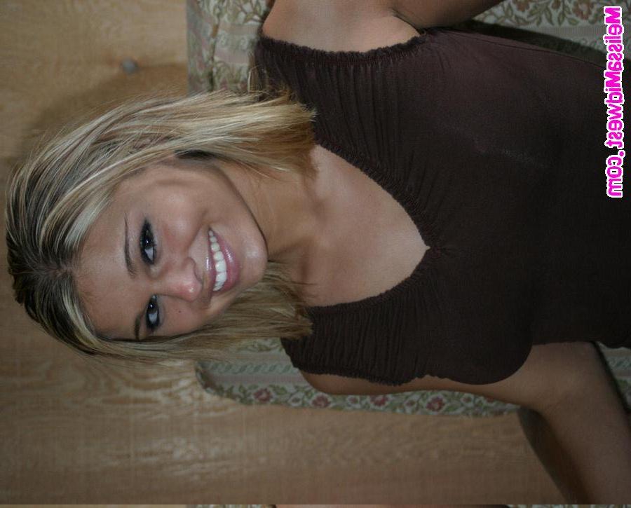 15P Melissa gets naked at home