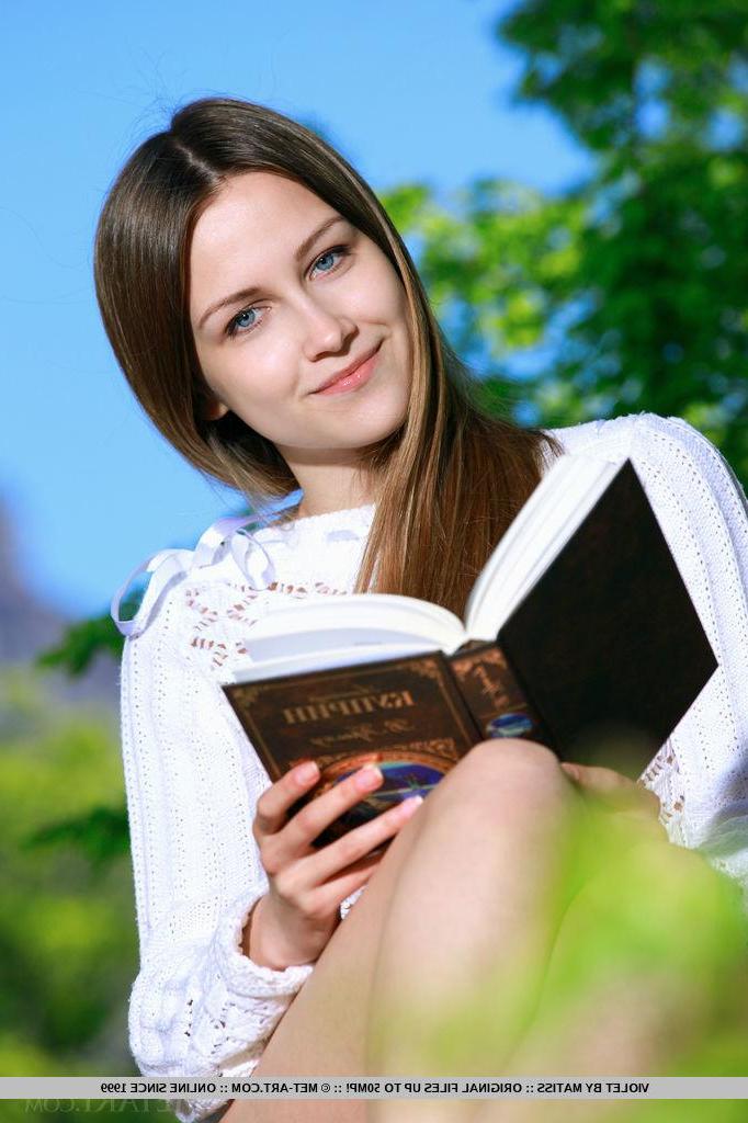 18P Beautiful coed Violet gets horny while studying at the park