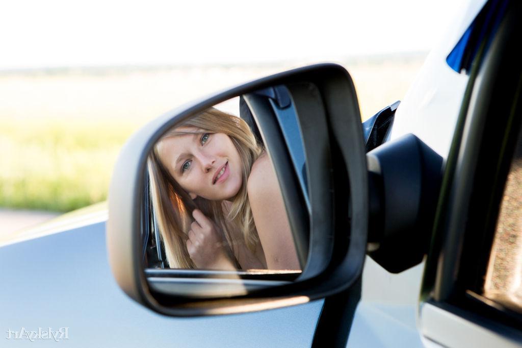 16P Blonde beauty Mila I gives you her pussy in "Das Auto"