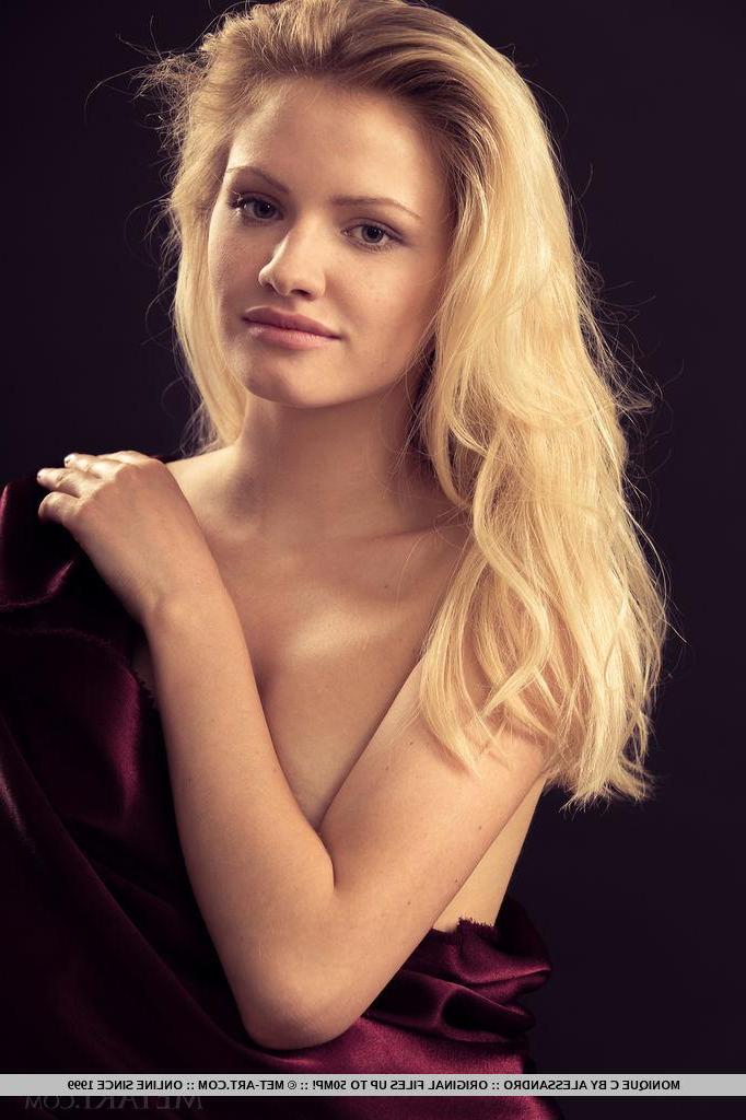 18P Blonde babe Monique C drops the red velvet to reveal her incredible nude body