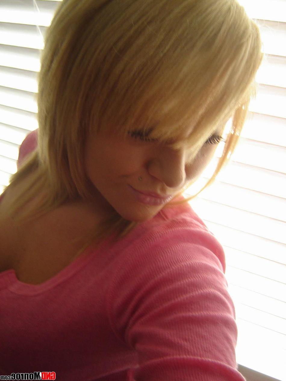 16P Pictures of teen GND Monroe taking hot pics of herself at home