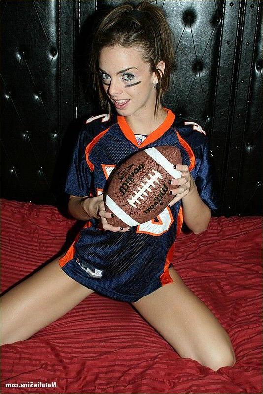 15P Pictures of Natalie Sins showing love for her team