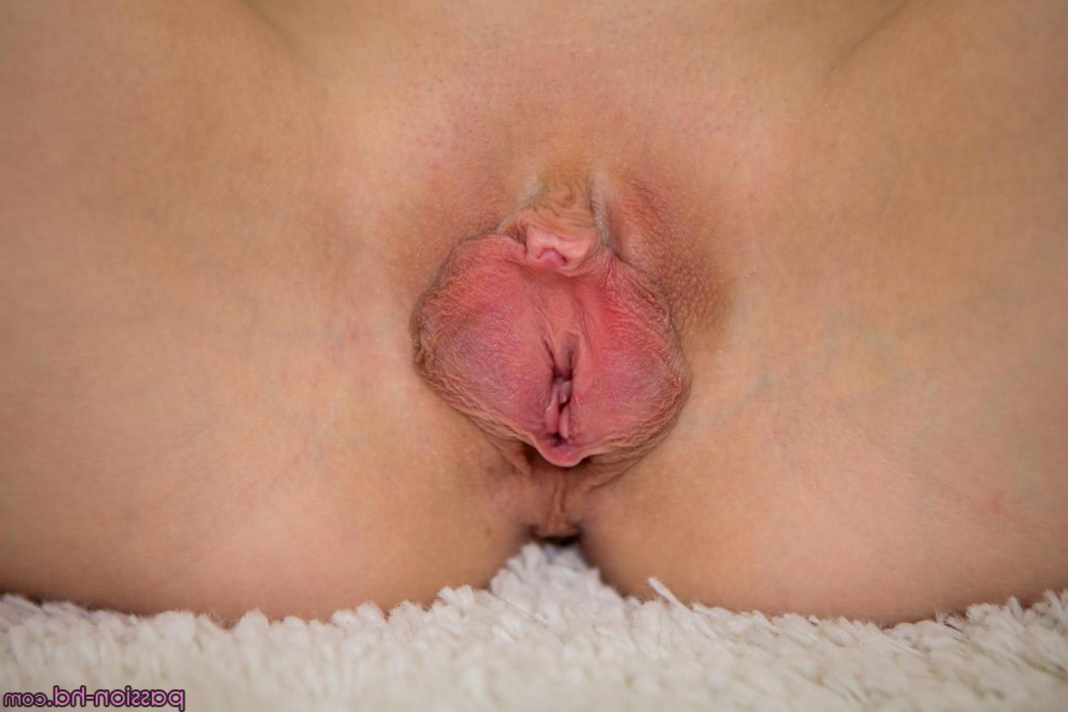 15P Gorgeous girl Naveen Ora milks a big dick with her mouth and pussy