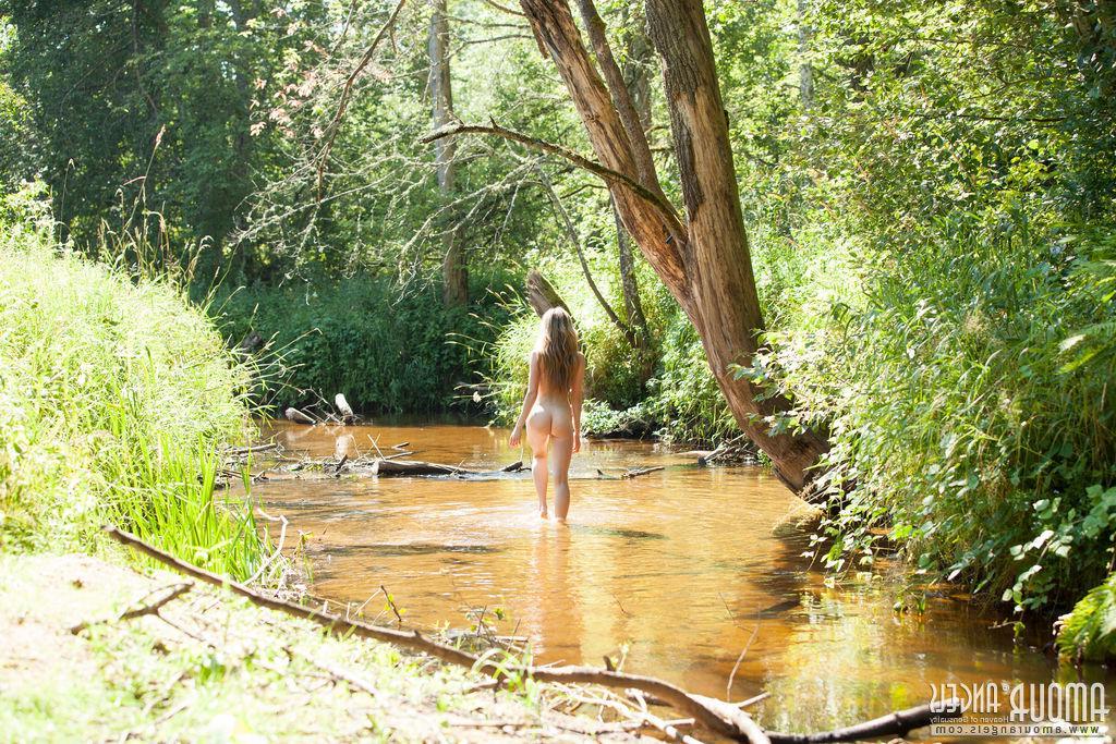 20P Hot teen Lada gets completely naked outside in the swamp