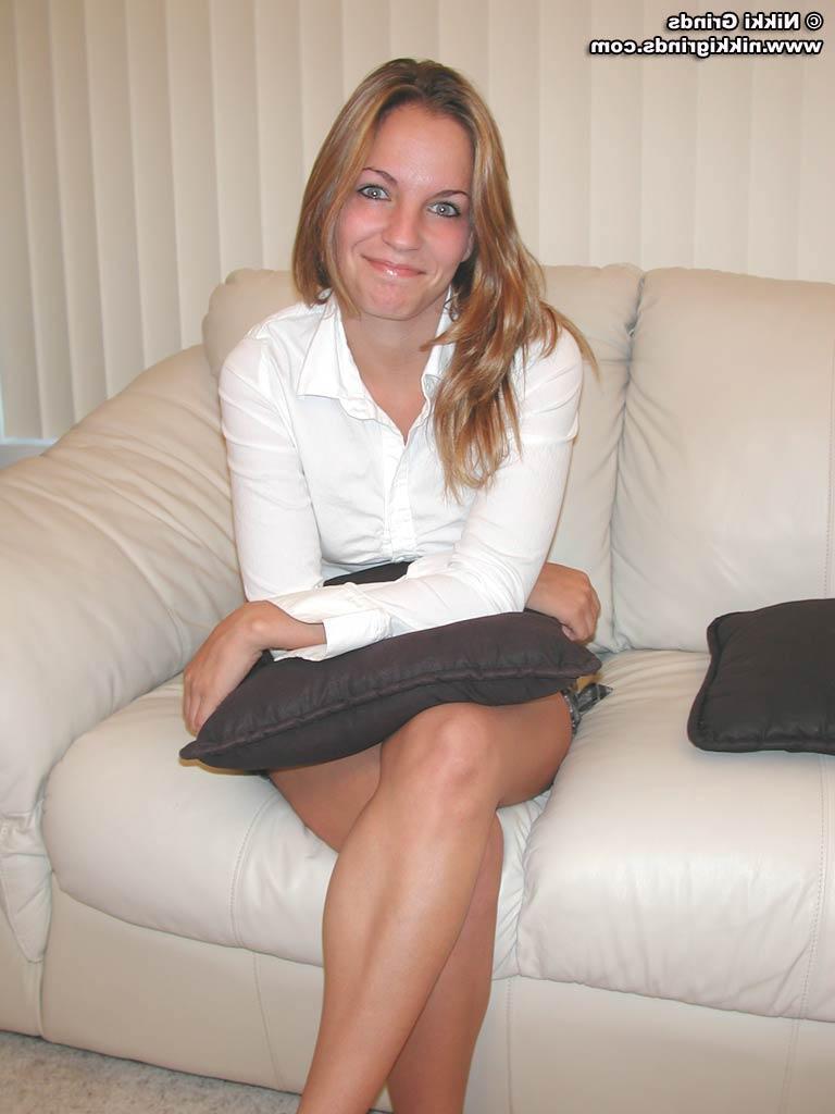 20P Pictures of a schoolgirl stripping at home