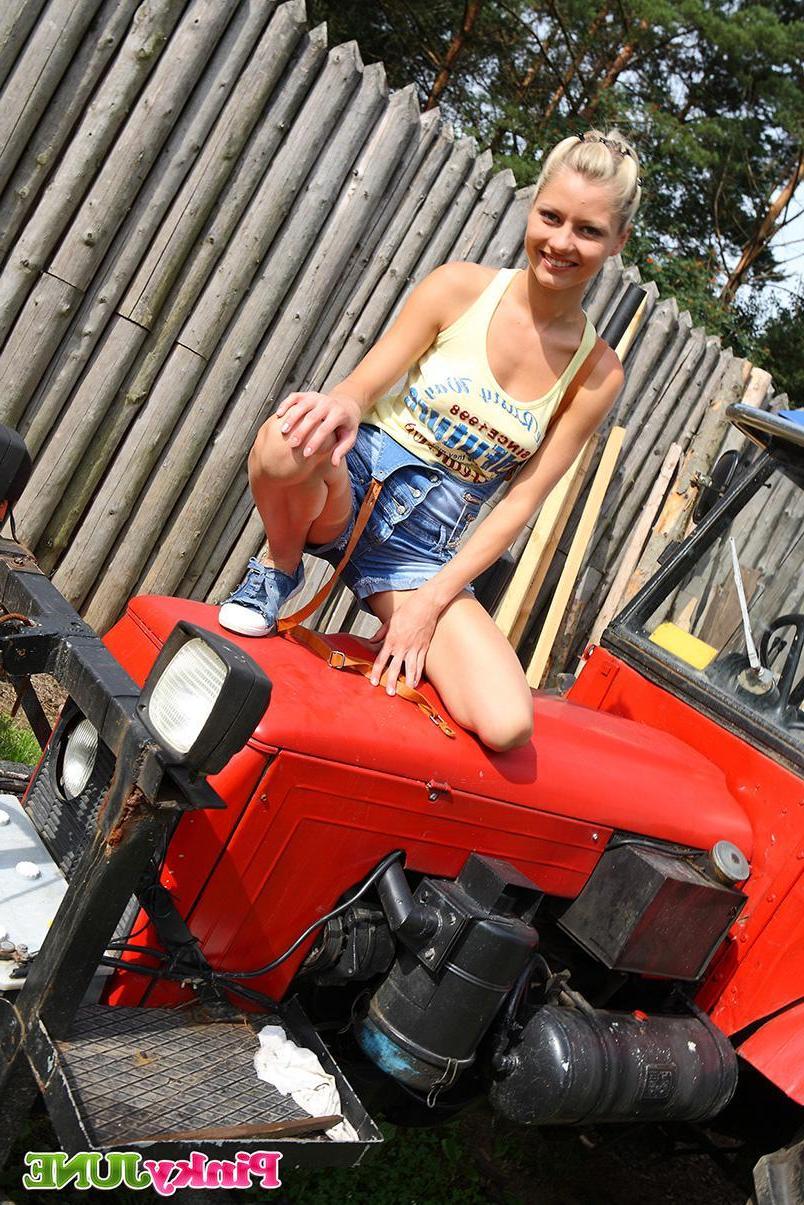 15P Stunning photos of teen Pinky June masturbating on the farm