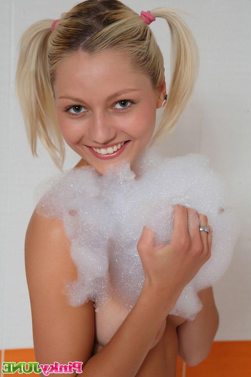 15P Pictures of Pinky June shaving for your enjoyment