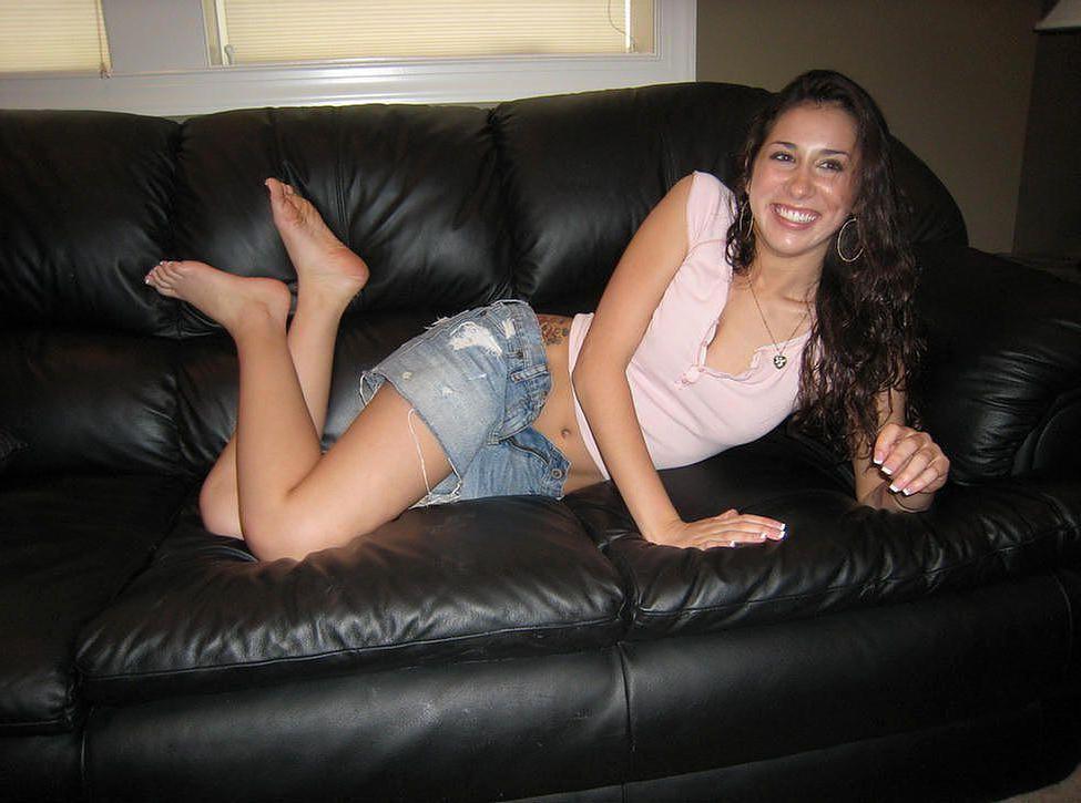 20P Pictures of teen Pretty Marie spread out for you on the couch