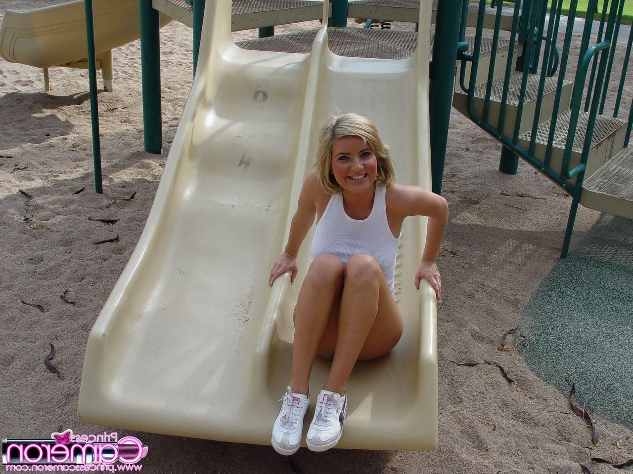 16P Pictures of teen babe Princess Cameron shaking her ass in a park