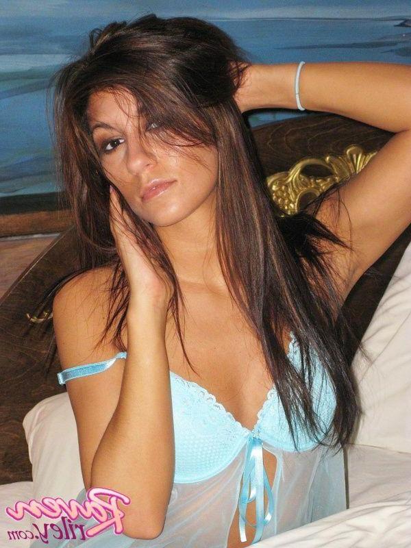 20P Pictures of Raven Riley ready to fuck in bed