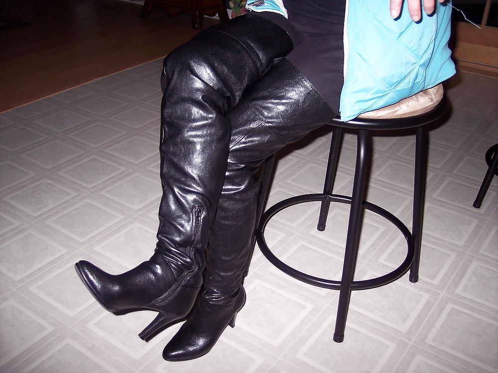 25P Beautiful feet in heels