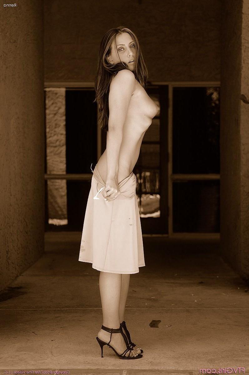 20P Pictures of Renna Ryann giving you her fuck hole