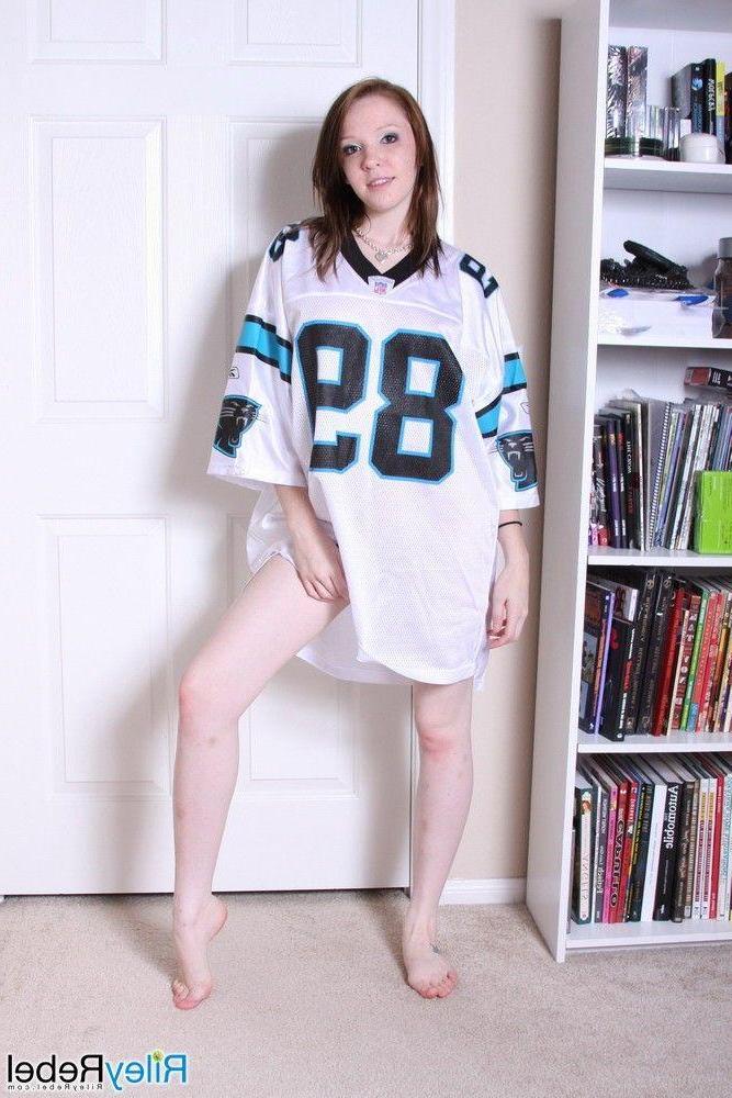 20P Pictures of teen Riley Rebel naked and ready to fuck